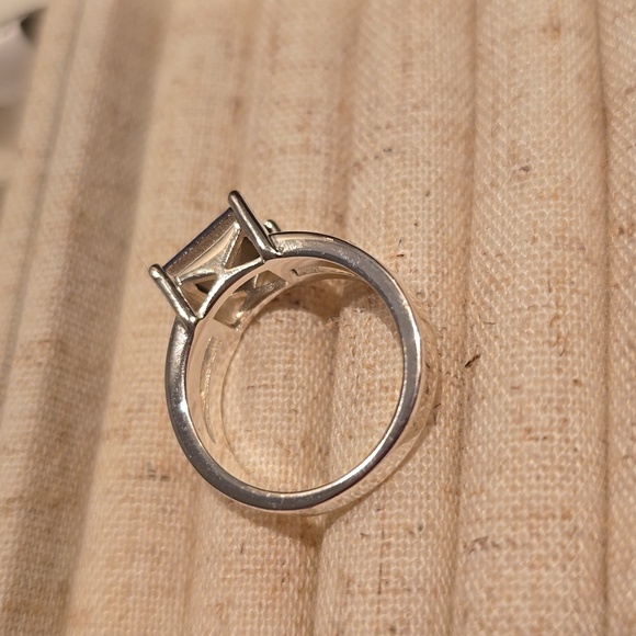 FASHION JEWELRY PURPLE AND SILVERTONE RING SIZE 7 - Picture 8 of 12